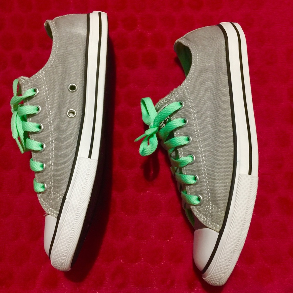 Ladies Convers Showing 5 / It fit 6.5 US perfect